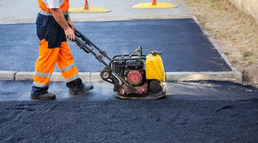 Professional gutter cleaning in Harbinger, NC